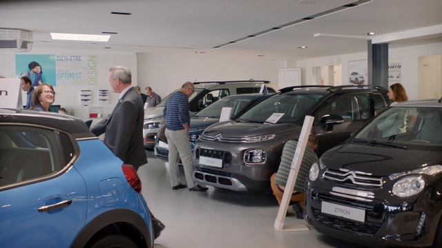 Video Reference: Land vehicle, Vehicle, Car, Car dealership, Auto show, Mini SUV, Automotive design, Subcompact car, City car, Hatchback, Person