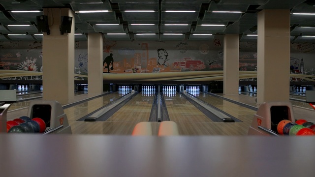 Video Reference: Bowling, Ten-pin bowling, Bowling pin, Bowling equipment, Bowling ball, Ball, Duckpin bowling, Leisure centre, Individual sports, Floor