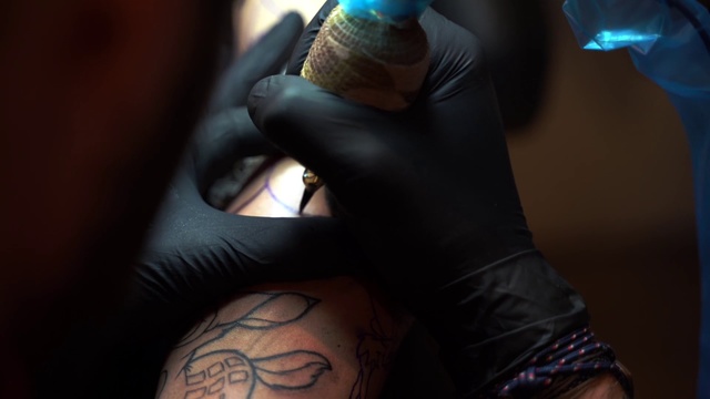 Video Reference: Tattoo, Arm, Joint, Hand, Tattoo artist, Leg, Finger, Muscle, Flesh, Human leg