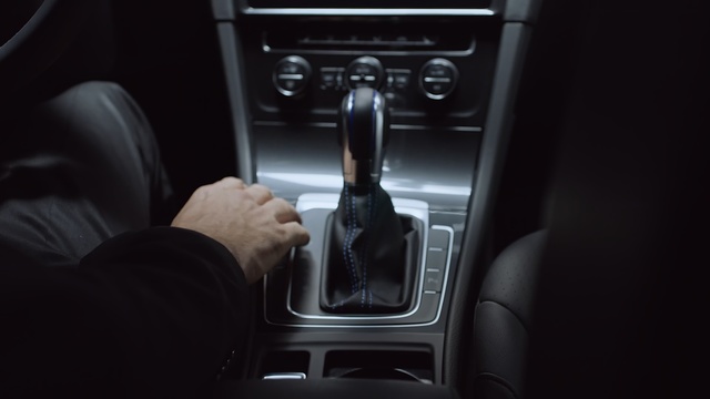 Video Reference: Gear shift, Car, Vehicle, Center console, Mid-size car
