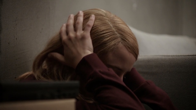 Video Reference: Hair, Hairstyle, Shoulder, Blond, Head, Long hair, Beauty, Arm, Hand, Joint