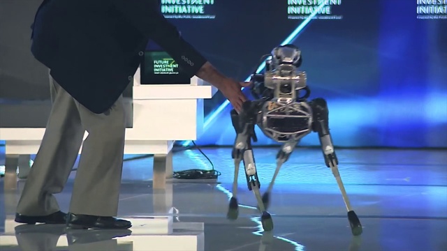 Video Reference: Robot, Technology, Machine, Mecha, Animation, Fictional character, Screenshot