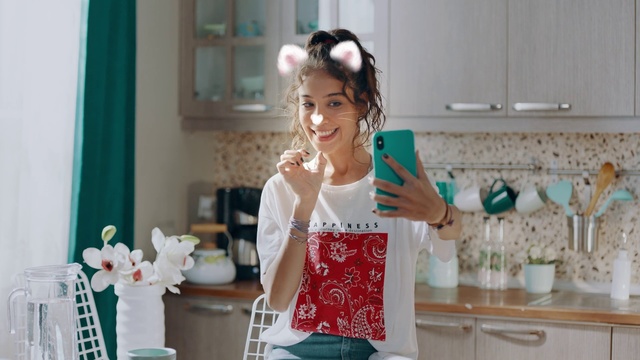 Video Reference: Room, Interior design