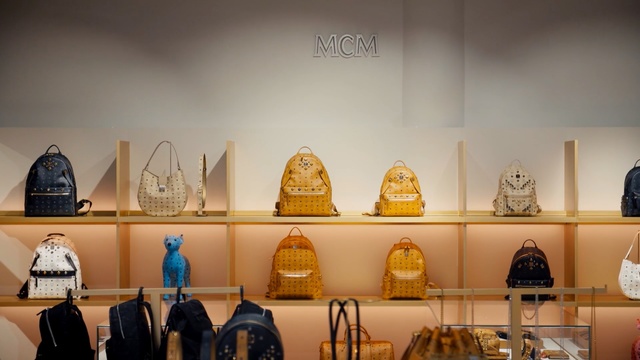 Video Reference: Collection, Display case, Room, Tourist attraction, Ceramic, Artifact, Ancient history, Museum, Shoe, Art, Person, Indoor, Photo, Table, Different, Mirror, Various, Sitting, White, Several, Hanging, Many, Desk, Display, Large, Sink, Bed, Double, Vase, Kitchen, Clock, Bedroom, Wall, Buddha, Buddhism