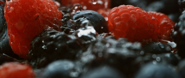 Video Reference: Berry, Frutti di bosco, Food, Blackberry, Fruit, Natural foods, Sweetness, Superfood, Plant, Produce