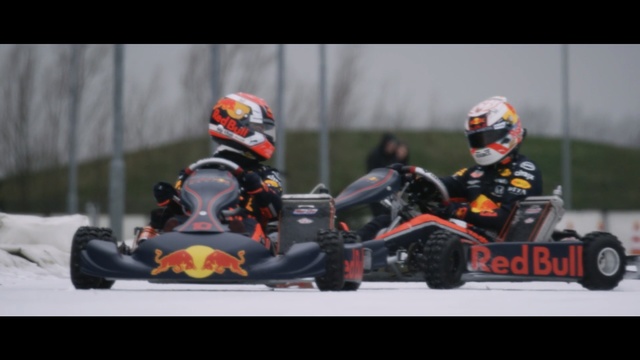 Video Reference: Land vehicle, Vehicle, Motorsport, Race track, Racing, Kart racing, Sports, Road racing, Motorcycle racer, Go-kart