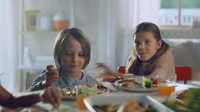 Video Reference: Eating, Meal, Lunch, Brunch, Child, Restaurant, Supper, Food, Dinner, Dish