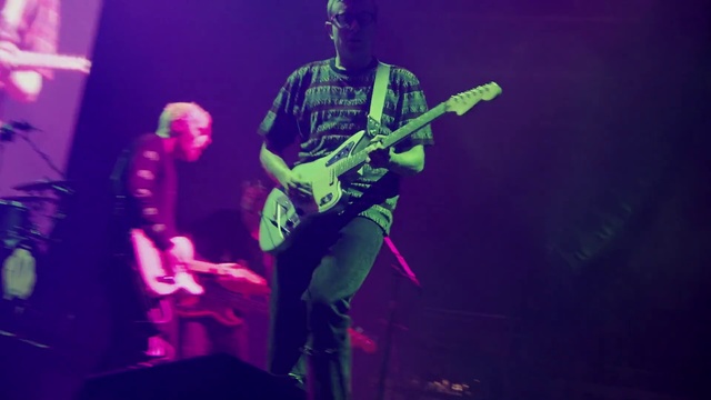 Video Reference: Musician, Performance, Performing arts, Entertainment, Concert, Music, Guitarist, String instrument, Rock concert, Musical instrument