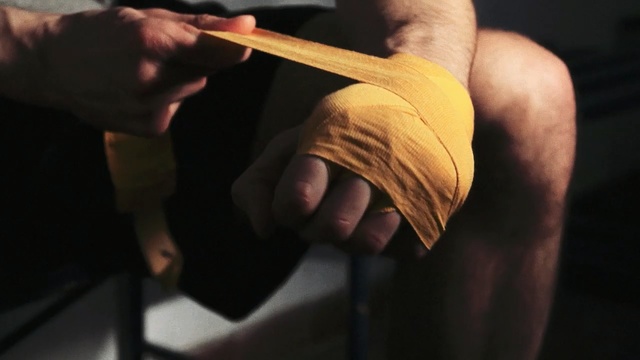 Video Reference: hand, finger, arm, human body, joint, muscle, musical instrument accessory, thumb