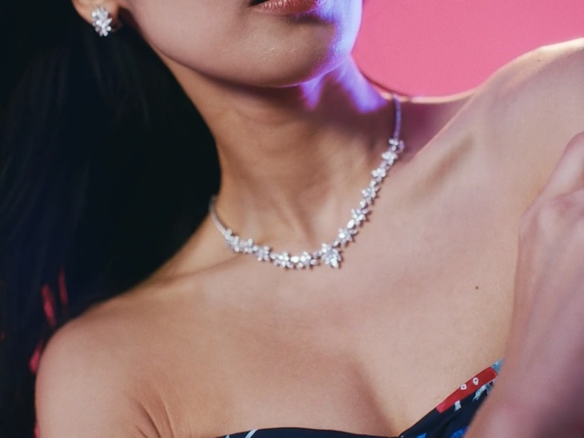 Video Reference: jewellery, necklace, fashion accessory, neck, chain, pearl