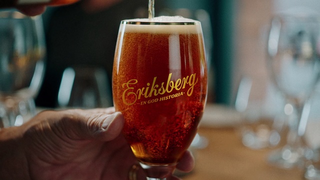 Video Reference: Drink, Beer glass, Beer, Alcoholic beverage, Distilled beverage, Pint glass, Ale, Beer cocktail, Pint, Alcohol