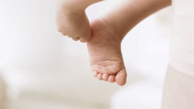 Video Reference: hand, leg, skin, finger, human, body, care