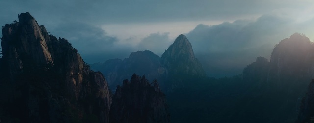 Video Reference: Sky, Mountainous landforms, Nature, Mountain, Atmospheric phenomenon, Mountain range, Natural landscape, Hill station, Atmosphere, Ridge