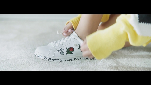 Video Reference: Hand, Human body, Gesture, Finger, Nail, Wrist, Font, Thumb, Happy, Human leg