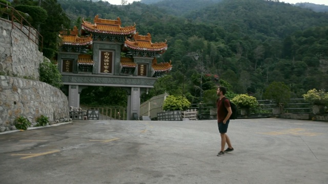 Video Reference: Chinese architecture, Travel, Tourism, Hill station, Historic site, Leisure, Temple, Building, Temple, Architecture