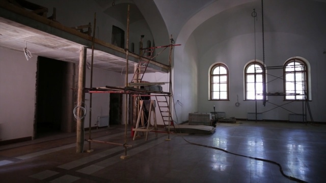 Video Reference: Building, Room, Floor, Hall, Architecture, Flooring, House, Window, Ceiling, Daylighting