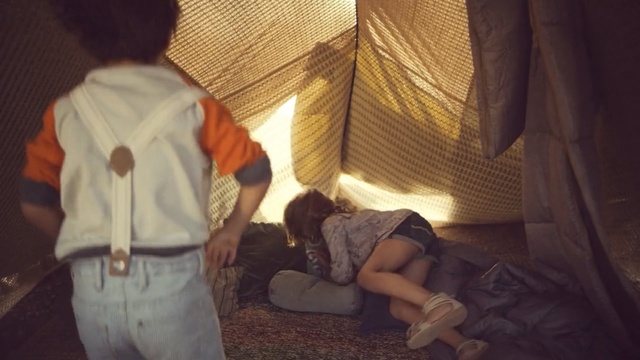 Video Reference: Snapshot, Sitting, Human, Leg, Fun, Child, Adaptation, Room, Tints and shades, Gesture