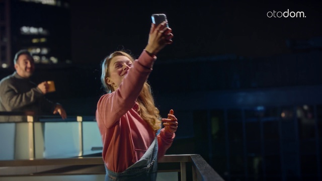 Video Reference: Performance, Arm, Photography, Hand, Muscle, Music artist, Performing arts, Selfie, Gesture