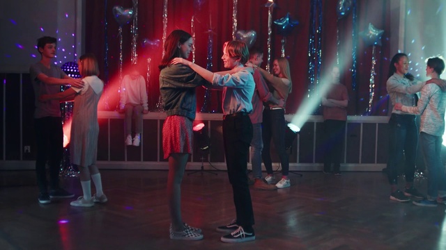 Video Reference: Entertainment, Dance, Performing arts, Performance, Event, Dancer, Performance art, Choreography, Music, Salsa