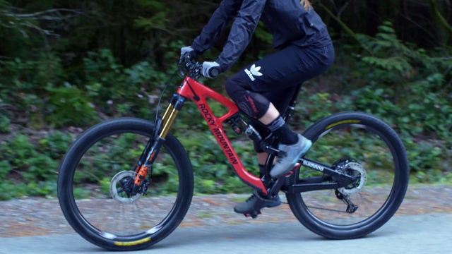 Video Reference: Land vehicle, Bicycle, Vehicle, Sports, Bicycle frame, Cycling, Bicycle wheel, Mountain bike, Cycle sport, Downhill mountain biking