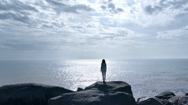 Video Reference: sea, sky, horizon, ocean, coast, cloud, promontory, shore, calm, coastal and oceanic landforms, Person