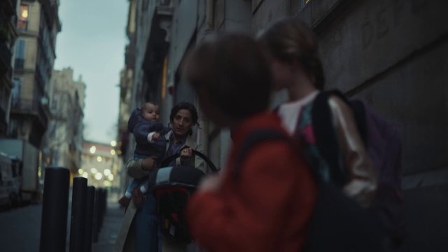 Video Reference: Screenshot, Photography, Fictional character, Temple, Pc game, Tourism, Street