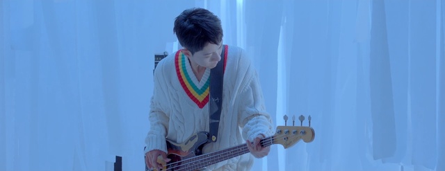 Video Reference: blue, music, performance, musician, microphone, guitarist, plucked string instruments, fun, singing