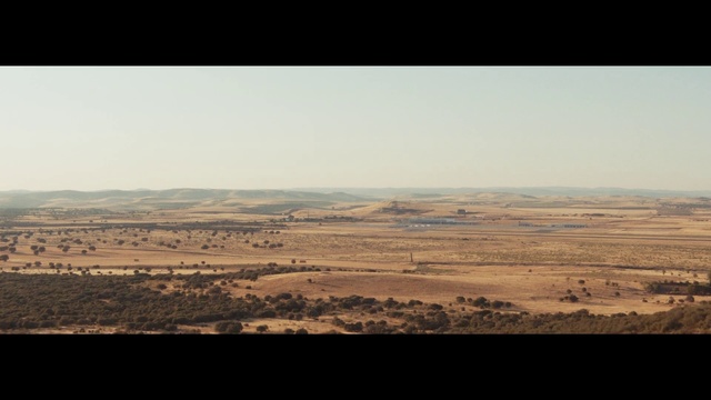 Video Reference: Sky, Horizon, Natural environment, Ecoregion, Plain, Atmospheric phenomenon, Cloud, Steppe, Landscape, Savanna