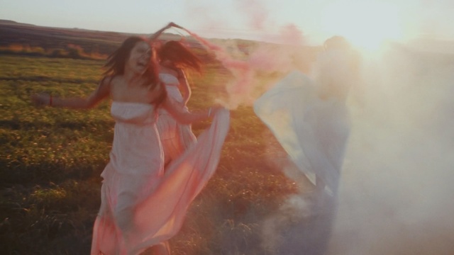 Video Reference: Atmospheric phenomenon, Sky, Photography, Sunlight, Summer, Long hair, Dress, Portrait, Painting, Landscape