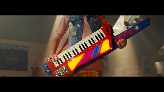 Video Reference: Electronic instrument, Keyboard, Keytar, Musical instrument, Electronic device, Technology, Peripheral, Input device, Musical keyboard, Computer