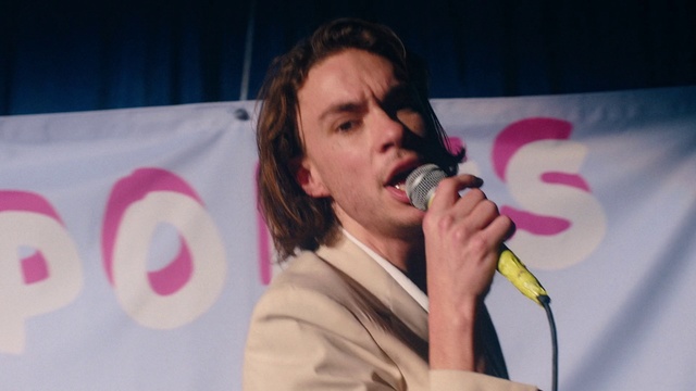 Video Reference: Singing, Song, Singer, Entertainment, Music artist, Performance, Music, Performing arts, Talent show, Microphone