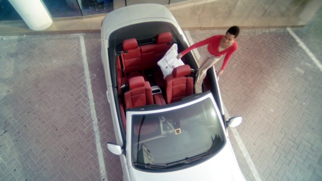 Video Reference: Vehicle, Car, Mode of transport, Vehicle door, Automotive exterior, Family car, Car seat, Trunk, Subcompact car, City car