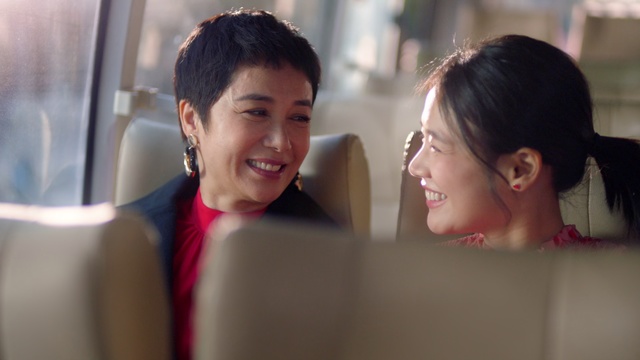 Video Reference: Facial expression, Skin, Smile, Fun, Friendship, Happy, Human, Conversation, Ceremony, Event, Person