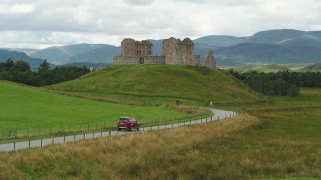 Video Reference: highland, grassland, pasture, hill, grass, field, rural area, sky, mount scenery, farm