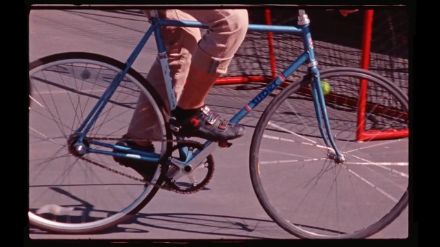 Video Reference: Land vehicle, Bicycle, Bicycle wheel, Bicycle frame, Bicycle part, Vehicle, Bicycle tire, Road bicycle, Cycle sport, Spoke