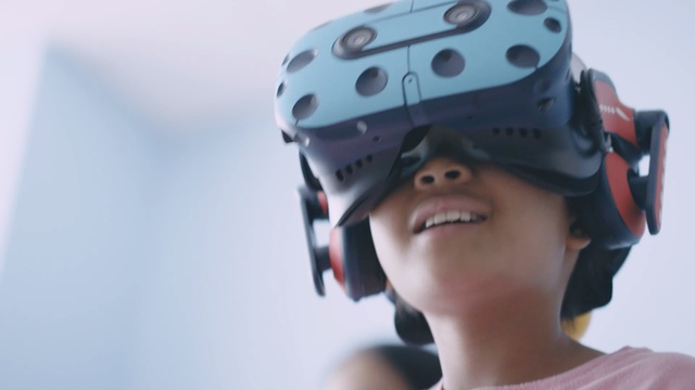 Video Reference: Helmet, Sports gear, Personal protective equipment, Headgear, Ski helmet, Bicycle helmet, Fun, Smile, Headgear, Sports equipment