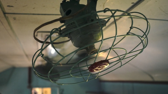 Video Reference: electric fan, device, fan, wire