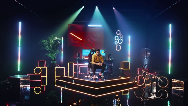 Video Reference: Stage, Entertainment, Performance, Performing arts, Music venue, Lighting, Neon, Event, Visual effect lighting, Concert