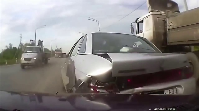 Video Reference: Vehicle, Car, Mode of transport, Vehicle door, Automotive exterior, Luxury vehicle, Auto part, Crash, Road, Sedan