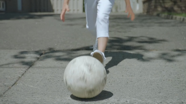 Video Reference: ball, bocce, recreation