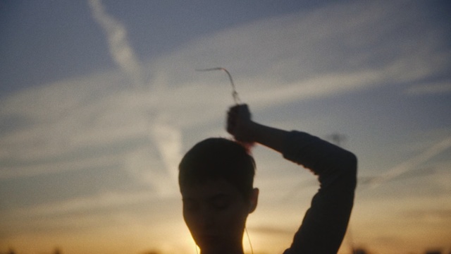 Video Reference: sky, cloud, atmosphere, horizon, wind, daytime, meteorological phenomenon, evening, sunlight, energy