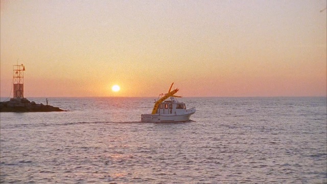 Video Reference: sea, waterway, horizon, calm, ocean, sky, sunset, sunrise, coastal and oceanic landforms, coast