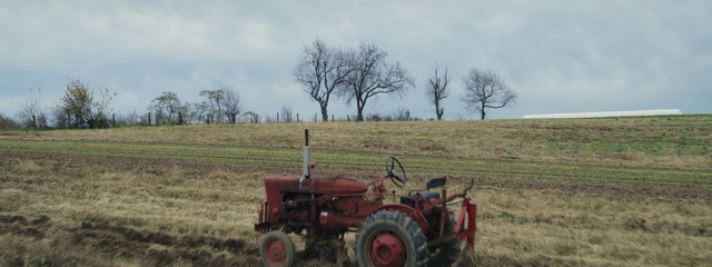 Video Reference: Tractor, Agricultural machinery, Vehicle, Field, Farm, Soil, Plough, Rural area, Grassland, Pasture
