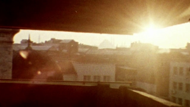 Video Reference: Light, Sky, Atmospheric phenomenon, Morning, Sunlight, Lens flare, Atmosphere, Photography, Cloud