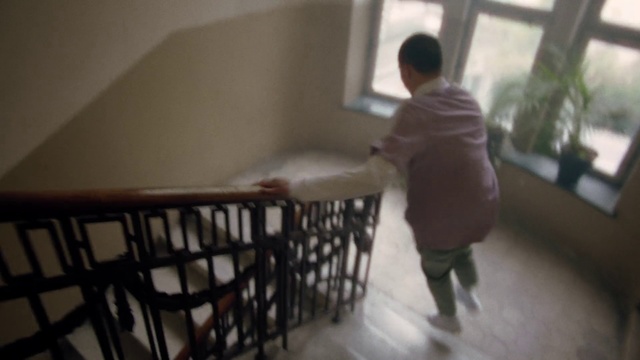 Video Reference: Product, Infant bed, Child, Toddler, Room, Baby Products, Furniture, Bed, Floor, Handrail