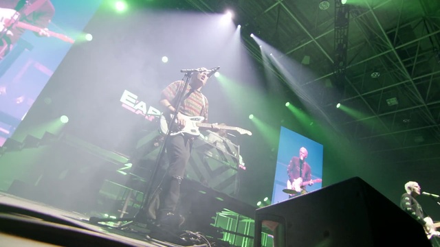 Video Reference: Performance, Entertainment, Concert, Performing arts, Stage, Rock concert, Event, Public event, Music, Sky