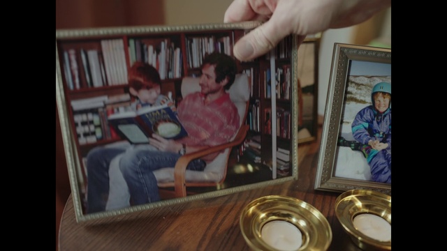 Video Reference: Art, Hand, Room, Photography, Picture frame, Scrapbooking