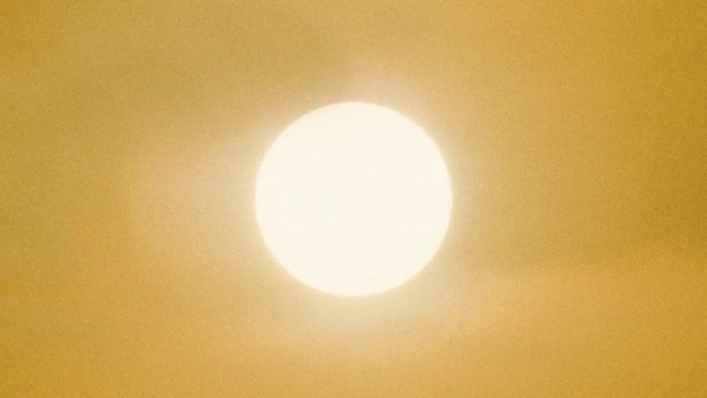 Video Reference: Sky, Daytime, Atmospheric phenomenon, Yellow, Light, Sun, Sunlight, Atmosphere, Astronomical object, Celestial event