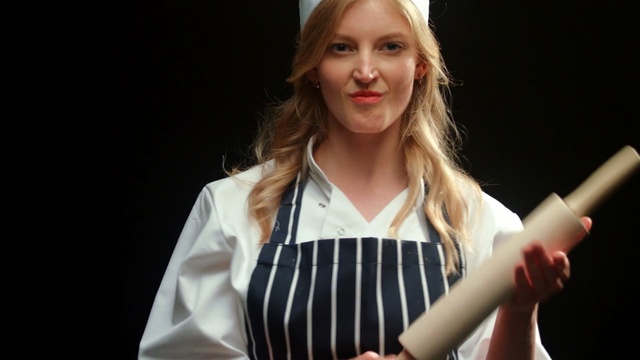 Video Reference: human hair color, beauty, girl, performance, brown hair, smile, Person