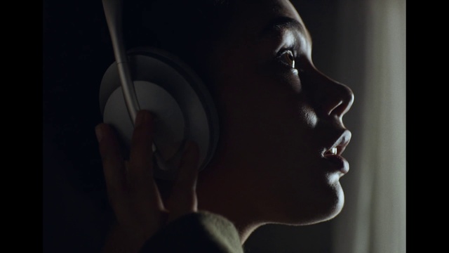 Video Reference: Face, Black, Lip, Nose, Head, Beauty, Cheek, Ear, Audio equipment, Eye